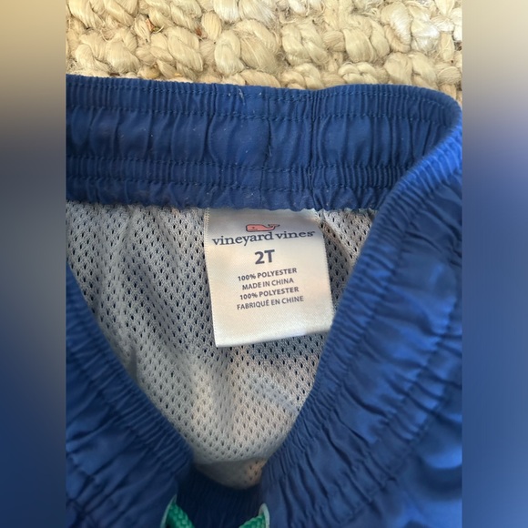Vineyard vines swim trunks - Picture 3 of 4